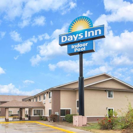 Days Inn By Wyndham Топика Экстерьер фото