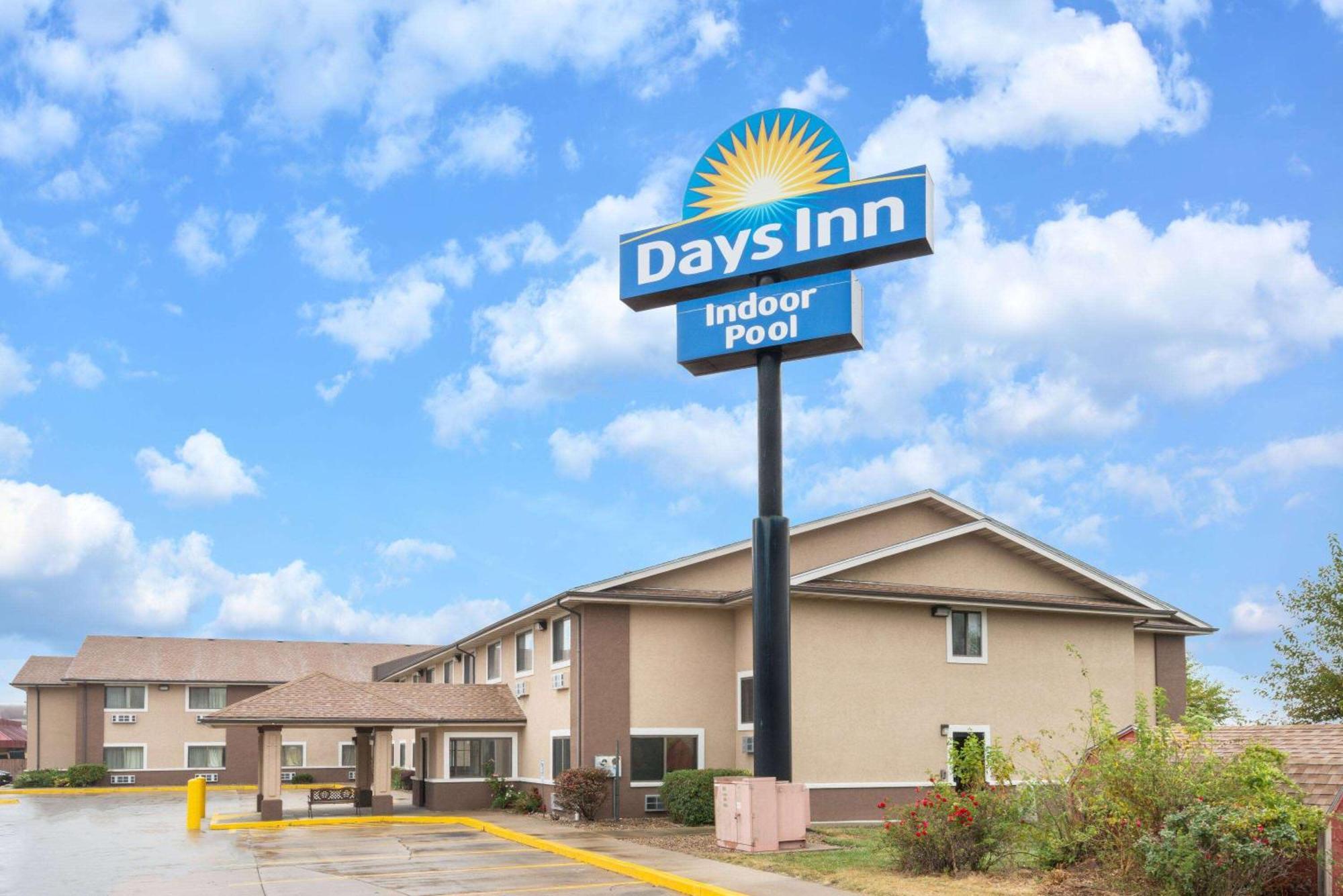 Days Inn By Wyndham Топика Экстерьер фото